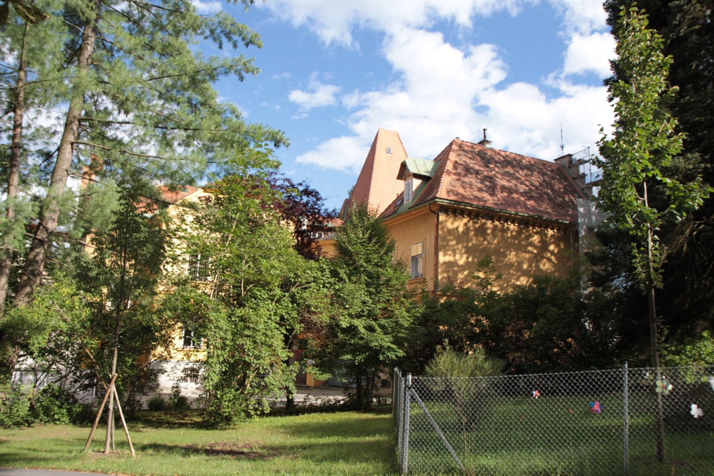 old Sanatorium Mariagrün, Graz - 01.JPG